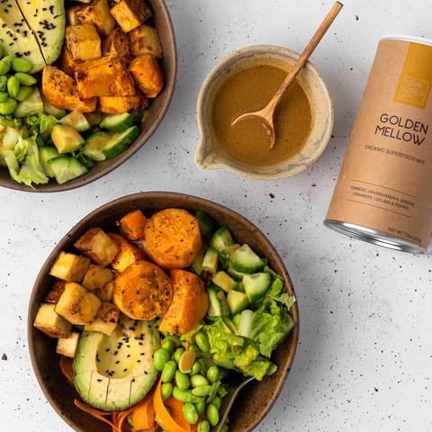 Buddha Bowl mit Süßkartoffel und Hummus
