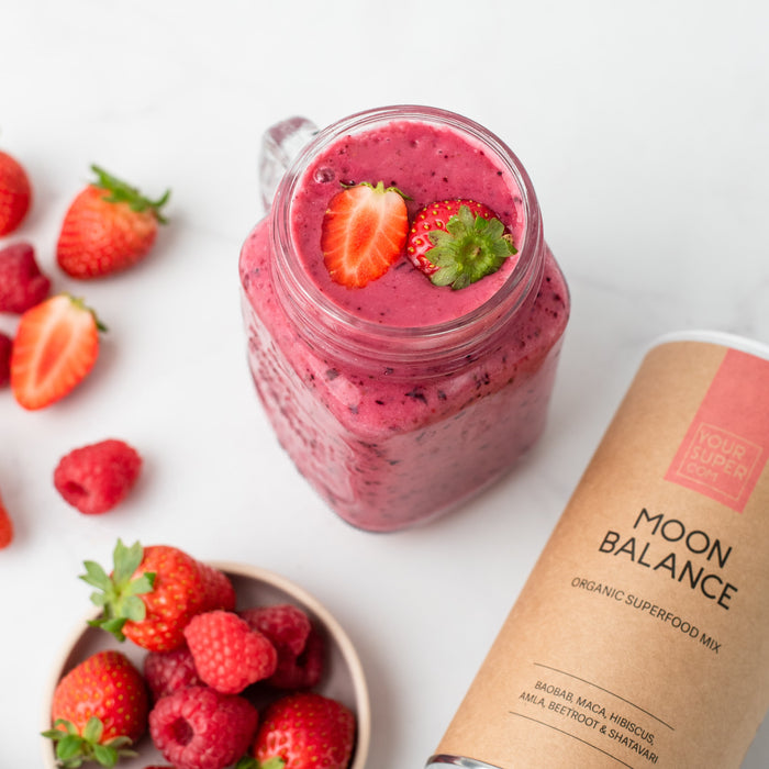 Bringe deine Hormone ins Gleichgewicht mit diesem Moon Berry Smoothie Rezept!